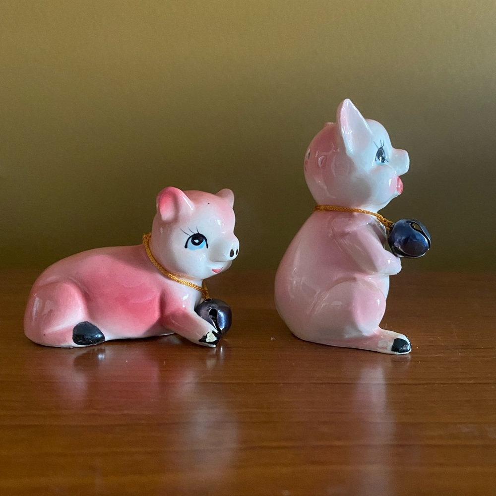 60s anthropomorphic cow & baby cow salt & pepper shakers - bells on neck -Japan - Picture 4 of 11